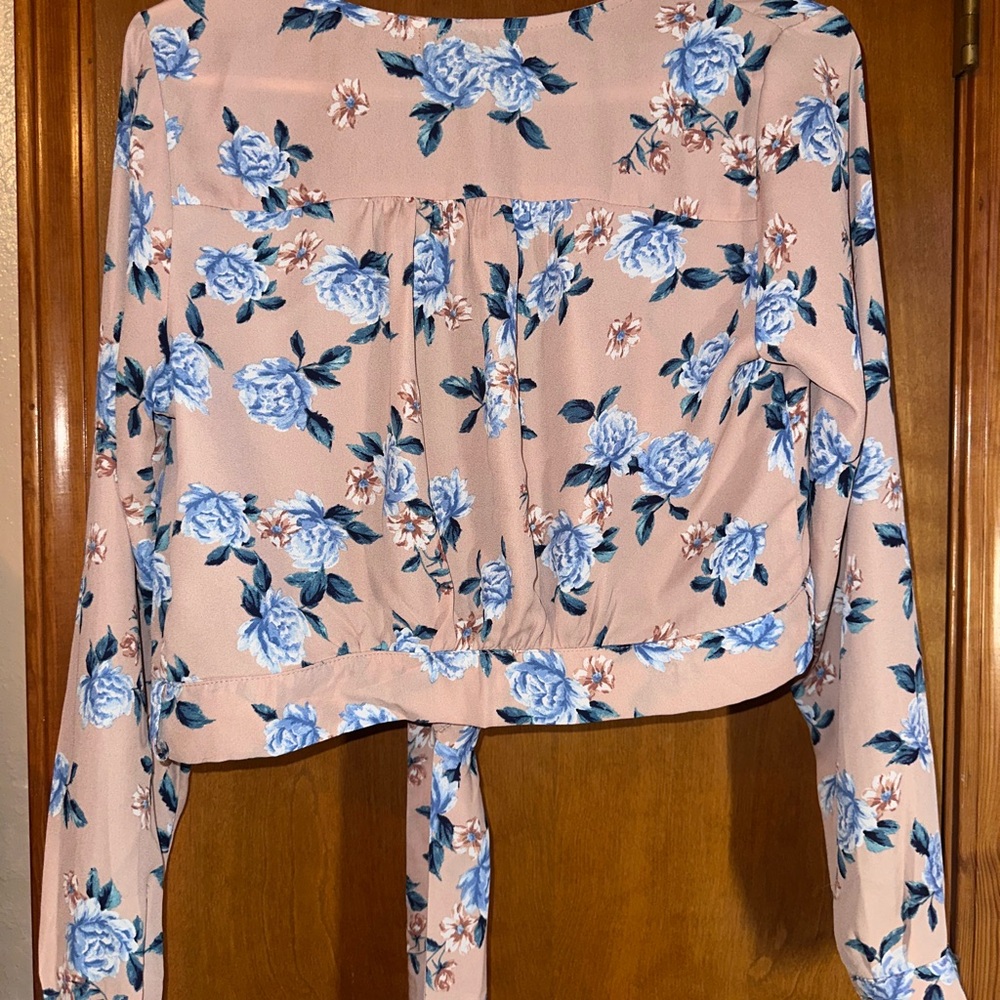 Active USA Floral Blouse with Long Sleeves and Tie-Front